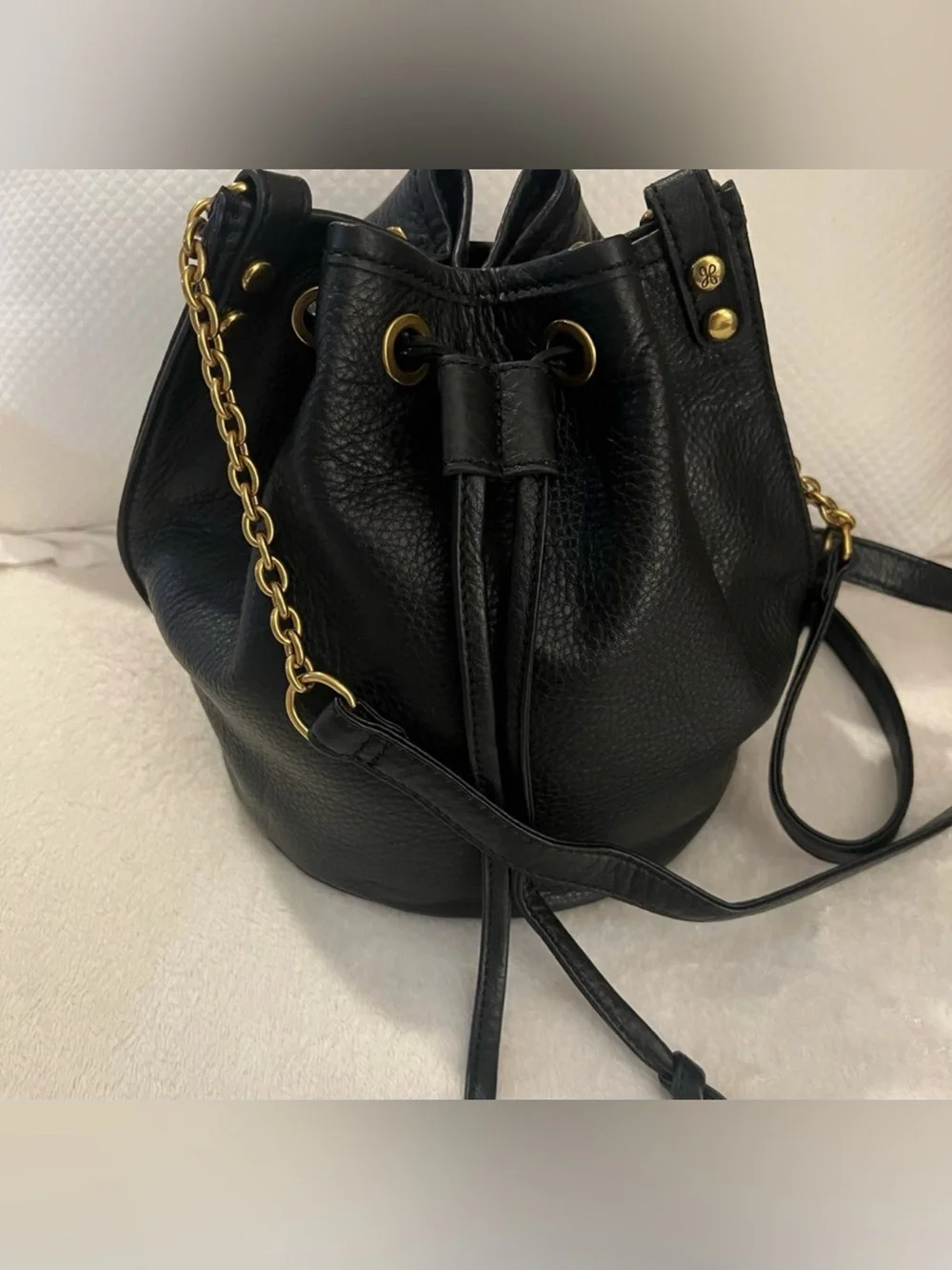 🩷 Hobo PIER BUCKET CROSSBODY IN BLACK Leather/ Gold Hardware🩷
